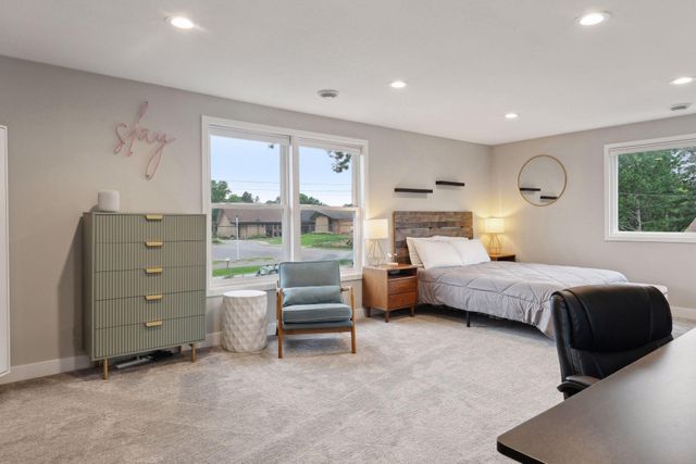 3098 Victoria Street N, Roseville, MN 55113