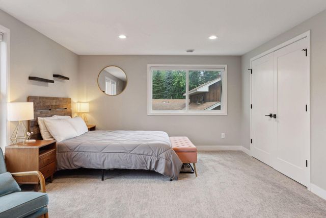 3098 Victoria Street N, Roseville, MN 55113