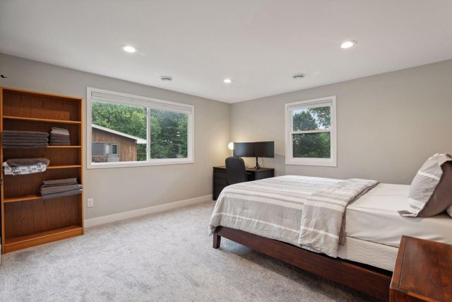 3098 Victoria Street N, Roseville, MN 55113