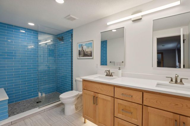 3098 Victoria Street N, Roseville, MN 55113