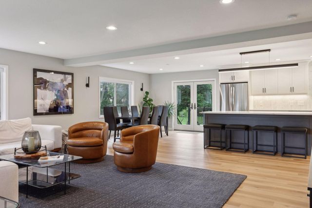 3098 Victoria Street N, Roseville, MN 55113