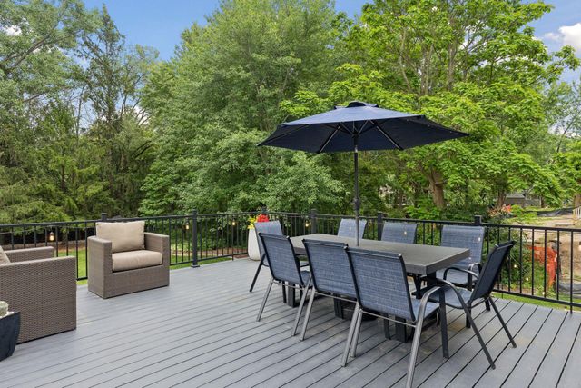 3098 Victoria Street N, Roseville, MN 55113