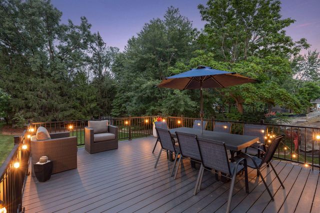 3098 Victoria Street N, Roseville, MN 55113