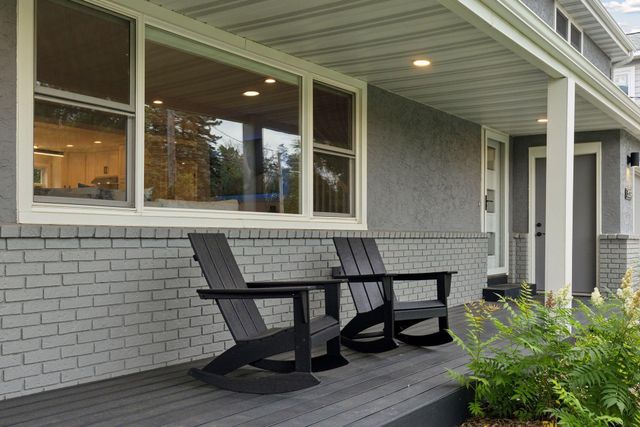 3098 Victoria Street N, Roseville, MN 55113