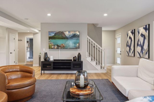 3098 Victoria Street N, Roseville, MN 55113