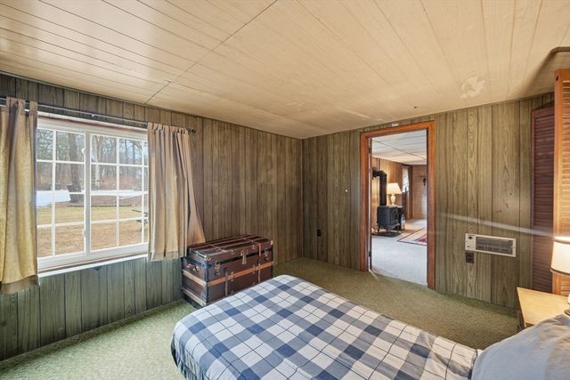 24 Sunset Ave, South Hadley, MA 01075