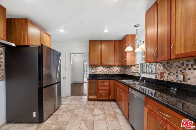 3680 Colonial Avenue, Los Angeles, CA 90066