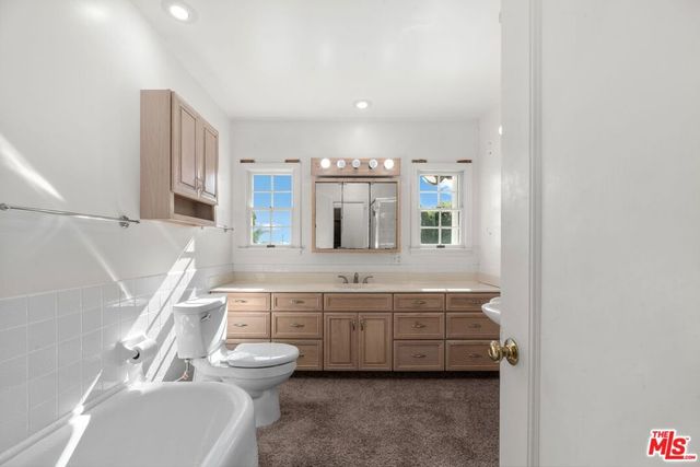 3680 Colonial Avenue, Los Angeles, CA 90066