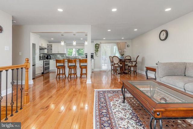 42 REGENT RD, Cherry Hill, NJ 08003