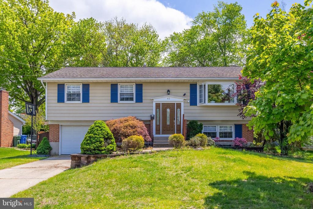 42 REGENT RD, Cherry Hill, NJ 08003