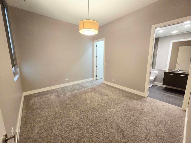 1100 W Adams Street 3N, Chicago, IL 60607