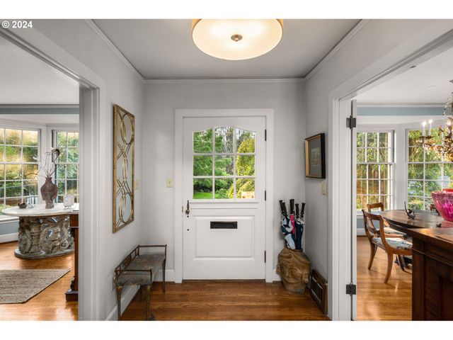 2934 Sw MONTGOMERY Dr, Portland, OR 97201