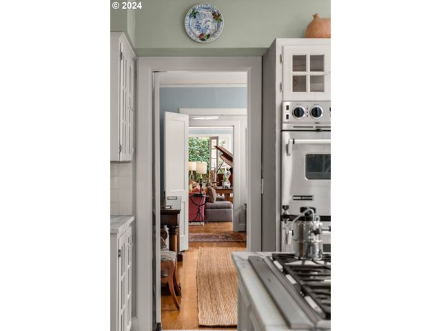 2934 Sw MONTGOMERY Dr, Portland, OR 97201