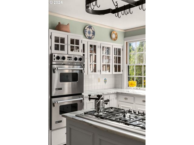 2934 Sw MONTGOMERY Dr, Portland, OR 97201