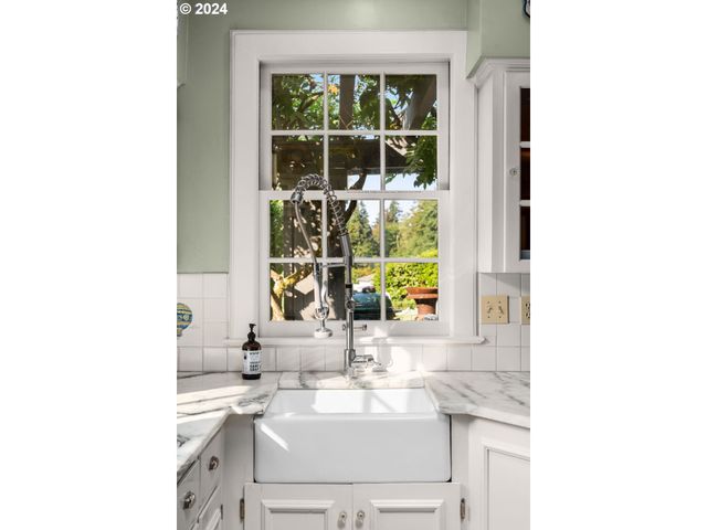 2934 Sw MONTGOMERY Dr, Portland, OR 97201