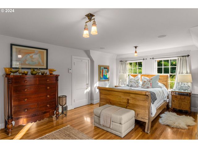 2934 Sw MONTGOMERY Dr, Portland, OR 97201