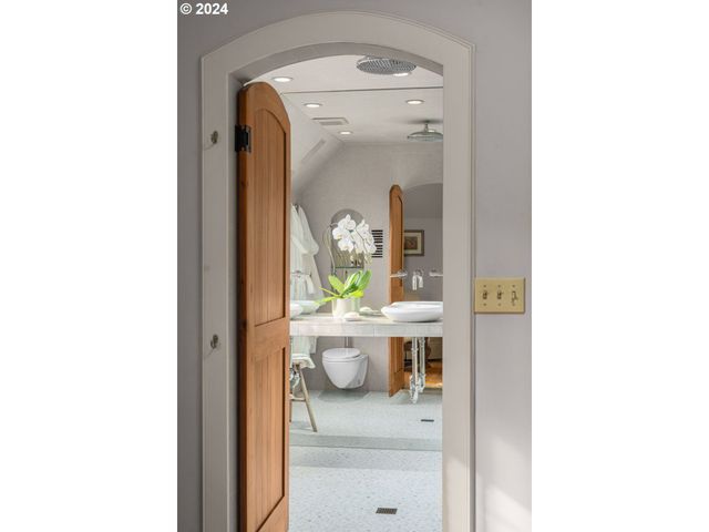 2934 Sw MONTGOMERY Dr, Portland, OR 97201