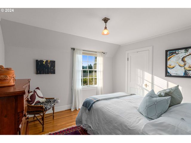 2934 Sw MONTGOMERY Dr, Portland, OR 97201