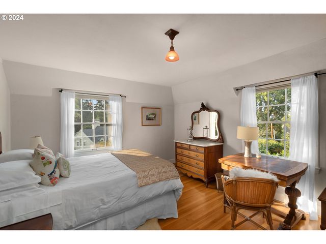 2934 Sw MONTGOMERY Dr, Portland, OR 97201