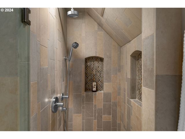 2934 Sw MONTGOMERY Dr, Portland, OR 97201