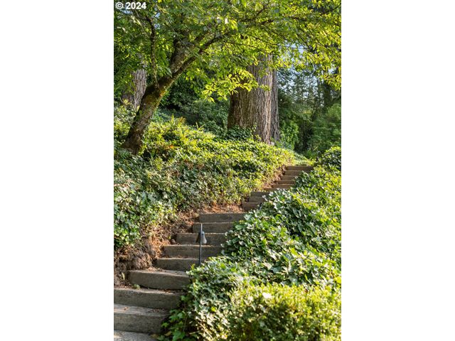 2934 Sw MONTGOMERY Dr, Portland, OR 97201