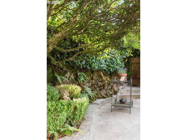 2934 Sw MONTGOMERY Dr, Portland, OR 97201