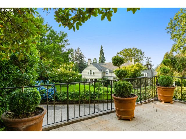 2934 Sw MONTGOMERY Dr, Portland, OR 97201