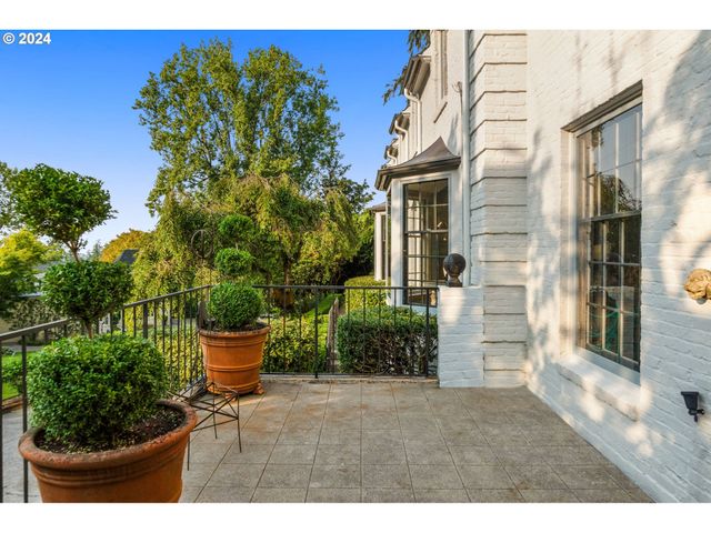 2934 Sw MONTGOMERY Dr, Portland, OR 97201