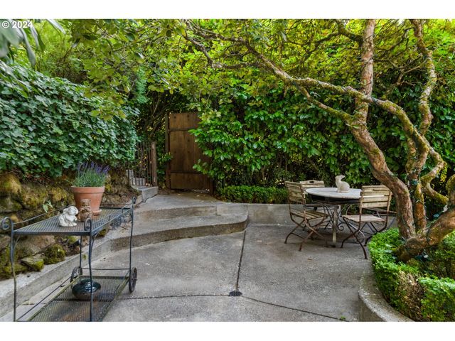 2934 Sw MONTGOMERY Dr, Portland, OR 97201