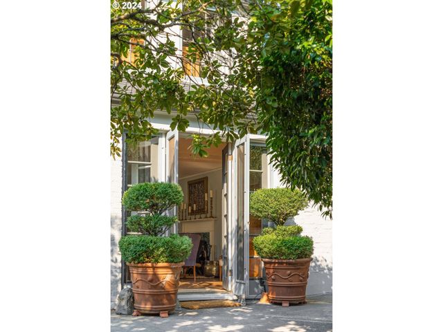 2934 Sw MONTGOMERY Dr, Portland, OR 97201