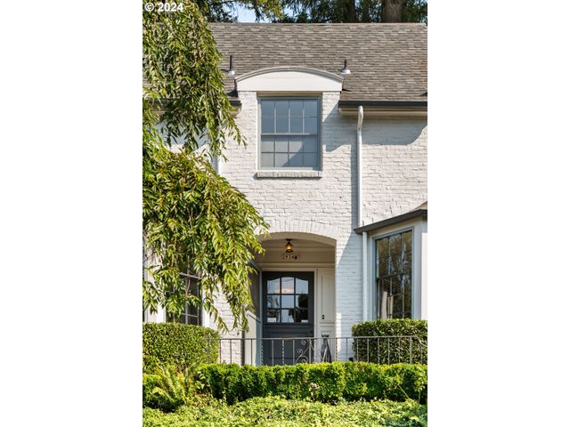 2934 Sw MONTGOMERY Dr, Portland, OR 97201