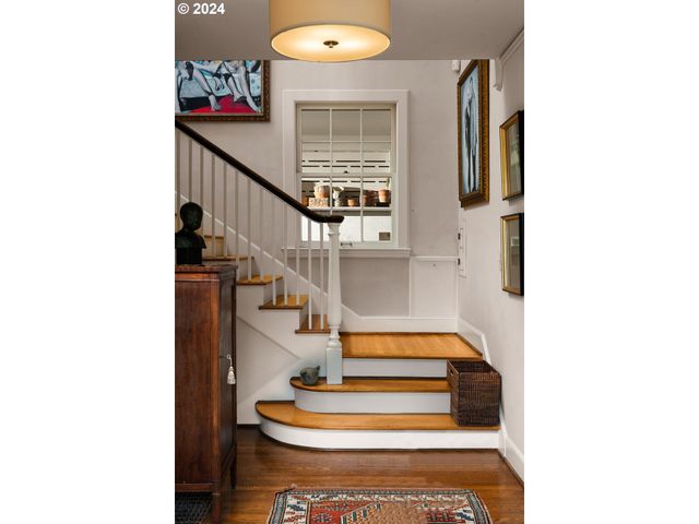 2934 Sw MONTGOMERY Dr, Portland, OR 97201