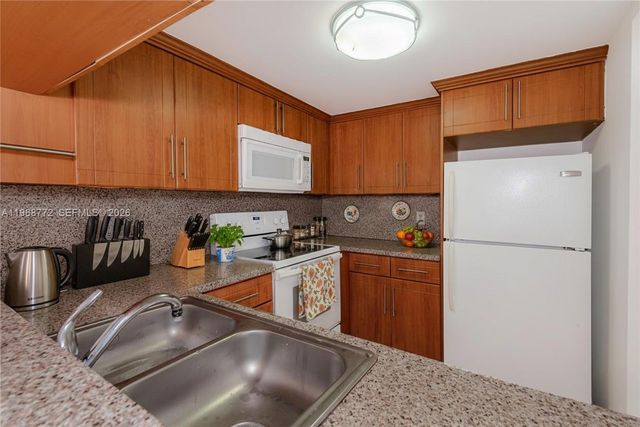 1082 W 79th St 25, Hialeah, FL 33014