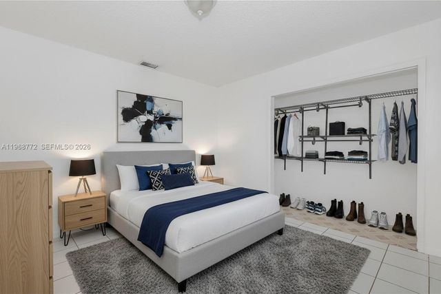 1082 W 79th St 25, Hialeah, FL 33014