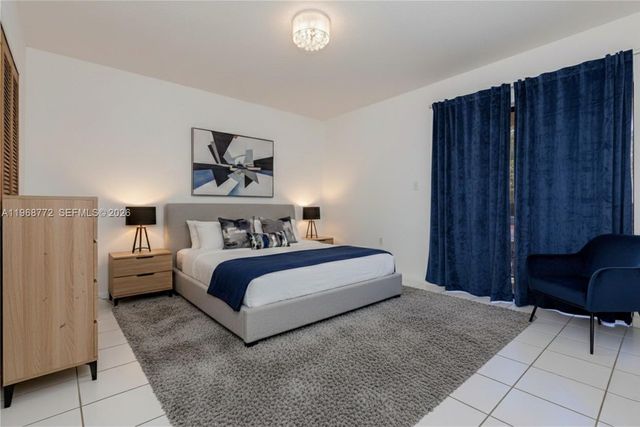 1082 W 79th St 25, Hialeah, FL 33014