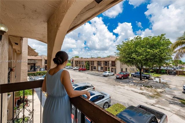 1082 W 79th St 25, Hialeah, FL 33014