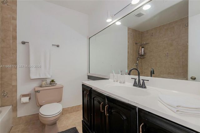 1082 W 79th St 25, Hialeah, FL 33014