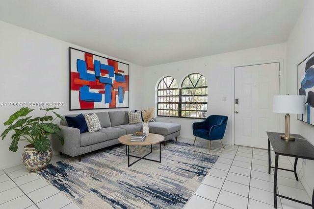 1082 W 79th St 25, Hialeah, FL 33014