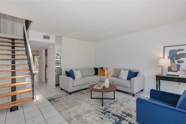 1082 W 79th St 25, Hialeah, FL 33014