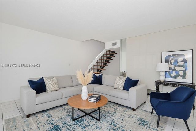 1082 W 79th St 25, Hialeah, FL 33014