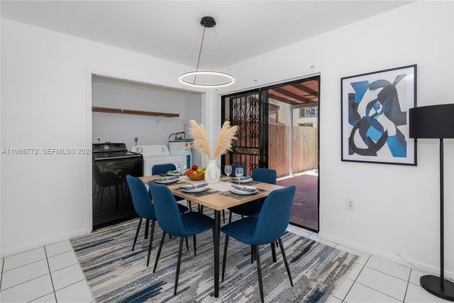 1082 W 79th St 25, Hialeah, FL 33014