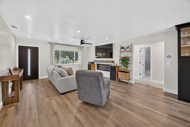 7351 Horseshoe Bar Rd, Loomis, CA 95650