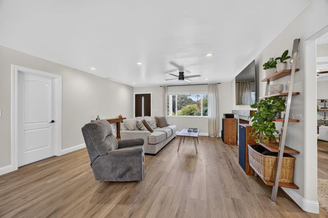 7351 Horseshoe Bar Rd, Loomis, CA 95650