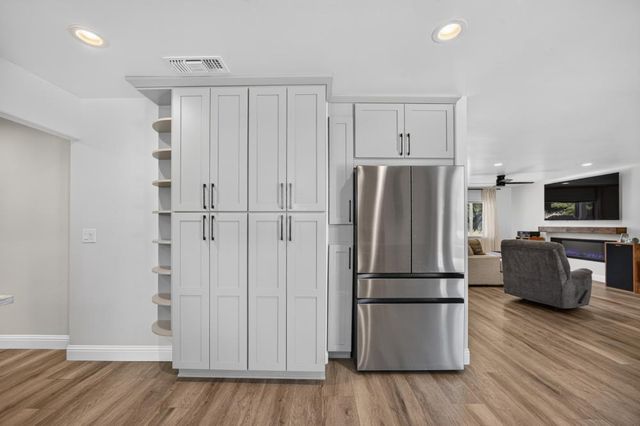 7351 Horseshoe Bar Rd, Loomis, CA 95650