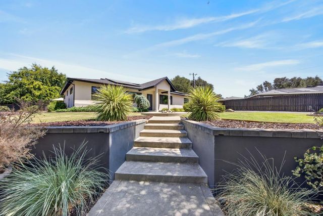 7351 Horseshoe Bar Rd, Loomis, CA 95650