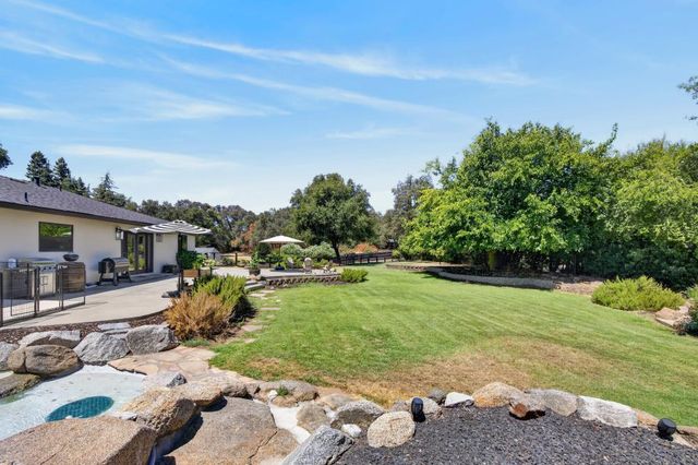 7351 Horseshoe Bar Rd, Loomis, CA 95650