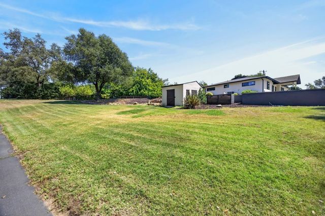 7351 Horseshoe Bar Rd, Loomis, CA 95650