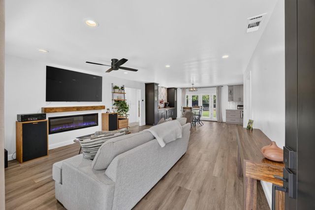7351 Horseshoe Bar Rd, Loomis, CA 95650
