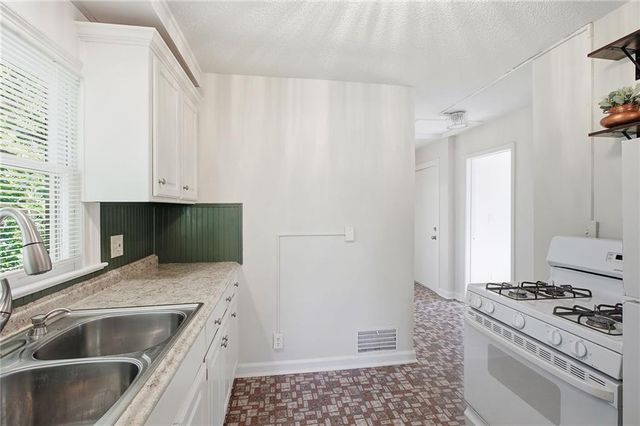7844 Stover Lane, Kansas City, KS 66109