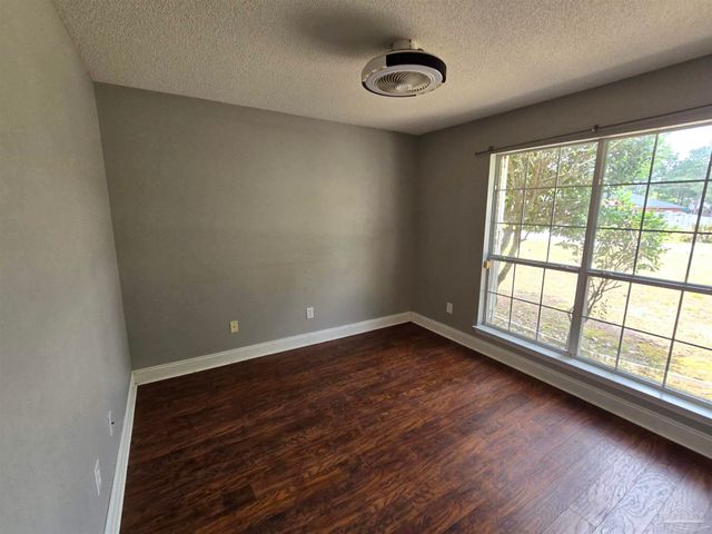 7303 Frankfort St, Navarre, FL 32566